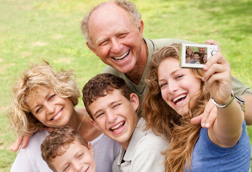 數(shù)碼相機紛紛推出定制款自拍機型